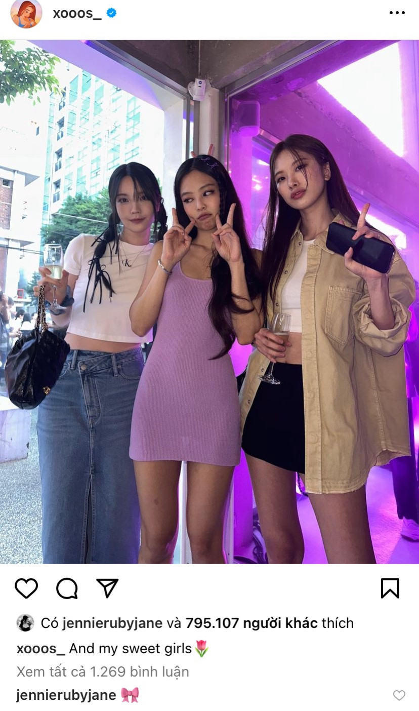Bức ảnh chụp chung cho thấy mối quan hệ thân thiết của xooos và Jennie.