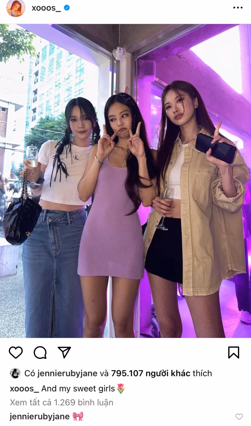 Bức ảnh chụp chung cho thấy mối quan hệ thân thiết của xooos và Jennie.