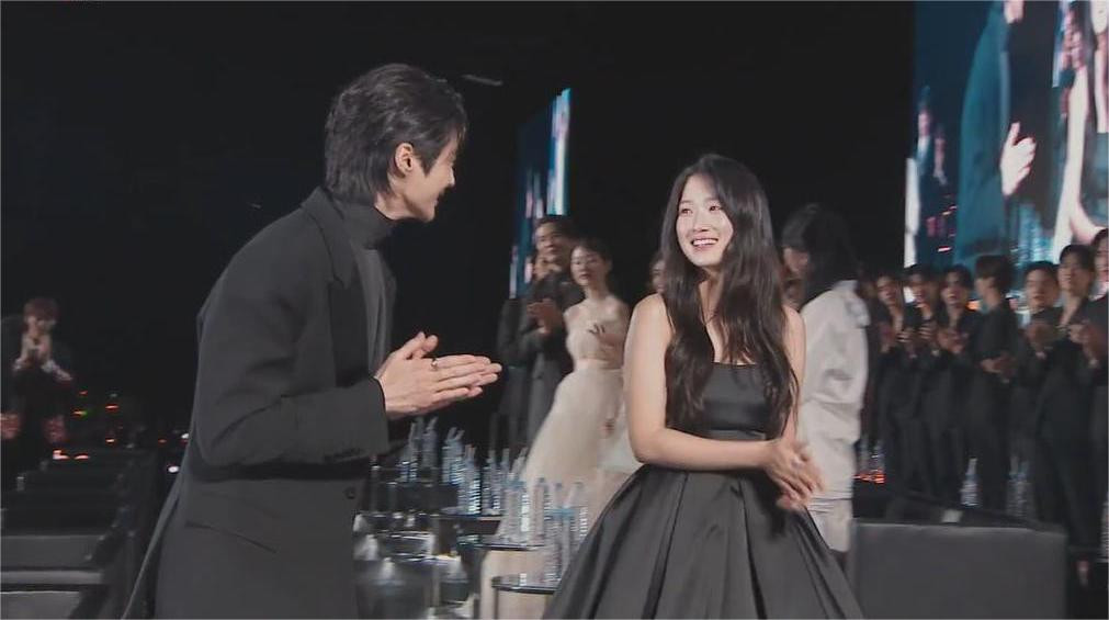 Hai diễn viên "bội thu" giải thưởng tại AAA. Hai diễn viên "bội thu" giải thưởng tại AAA.