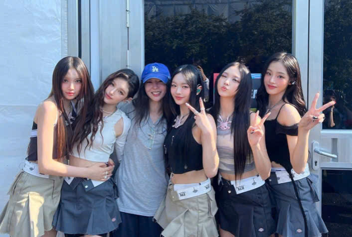 Một bộ phận cư dân mạng chỉ trích hành động của NewJeans là quá non nớt, thiếu suy nghĩ và vô ơn khi phũ bỏ hoàn toàn tiền đầu tư lẫn tài nguyên mà HYBE ưu ái cho. Một bộ phận cư dân mạng chỉ trích hành động của NewJeans là quá non nớt, thiếu suy nghĩ và vô ơn khi phũ bỏ hoàn toàn tiền đầu tư lẫn tài nguyên mà HYBE ưu ái cho.