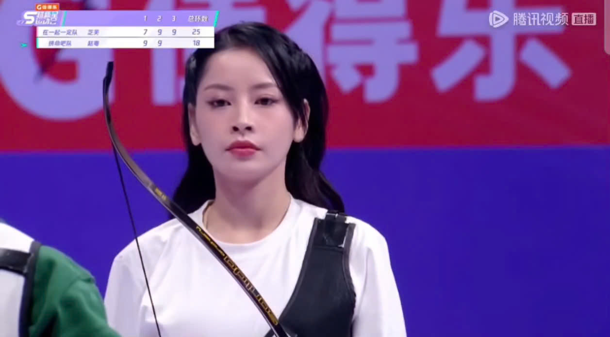 Khán giả "toát mồ hôi" vì căng thẳng khi theo dõi trận đấu cân tài cân sức giữa hai nữ ca sĩ. Chung cuộc, Chi Pu thắng với 25 điểm, hơn Triệu Việt 1 điểm.