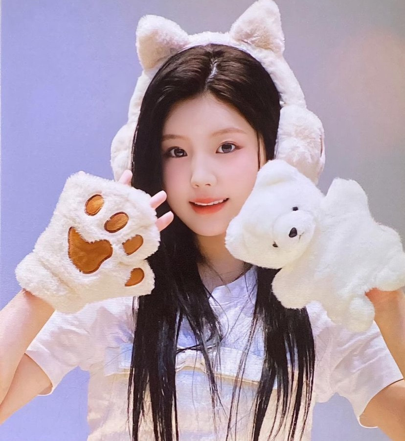 Nụ cười xinh xắn cũng khiến người hâm mộ xao xuyến.