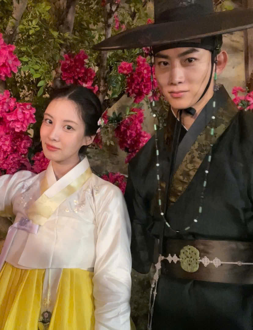 Tạo hình cổ trang của Seohyun và Taecyeon được khen ngợi. Tạo hình cổ trang của Seohyun và Taecyeon được khen ngợi.