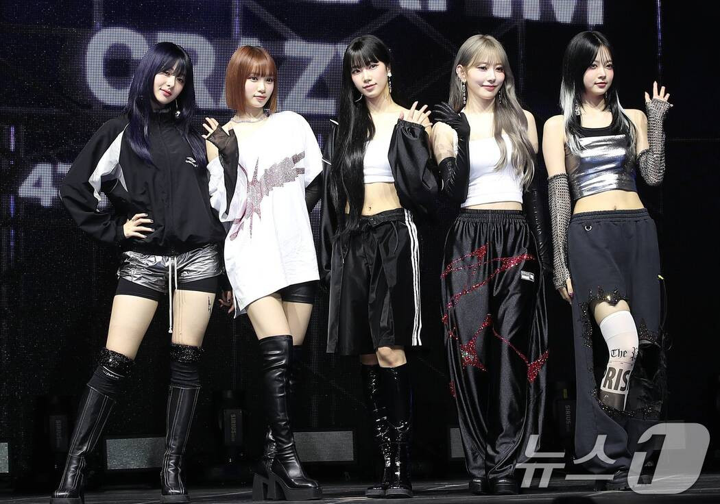 Các cô gái không giấu được sự vui mừng khi lại được tái ngộ fan sau một thời gian tạm nghỉ.