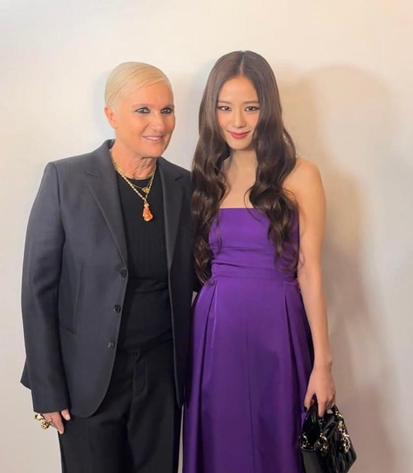 Giọng ca nhà YG chụp ảnh cùng Giám đốc sáng tạo Dior - Maria Chiuri.