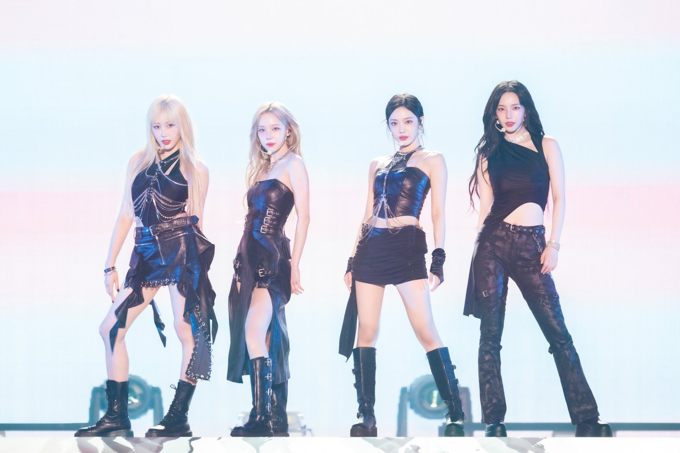 Sau 5 năm hoạt động, aespa đã ghi dấu ấn với loạt hit lẫy lừng, được lòng cả khán giả Hàn và quốc tế, từng thành viên đều sở hữu lượng fan hùng hậu và nắm trong tay nhiều hợp đồng quảng cáo giá trị. Sau 5 năm hoạt động, aespa đã ghi dấu ấn với loạt hit lẫy lừng, được lòng cả khán giả Hàn và quốc tế, từng thành viên đều sở hữu lượng fan hùng hậu và nắm trong tay nhiều hợp đồng quảng cáo giá trị.