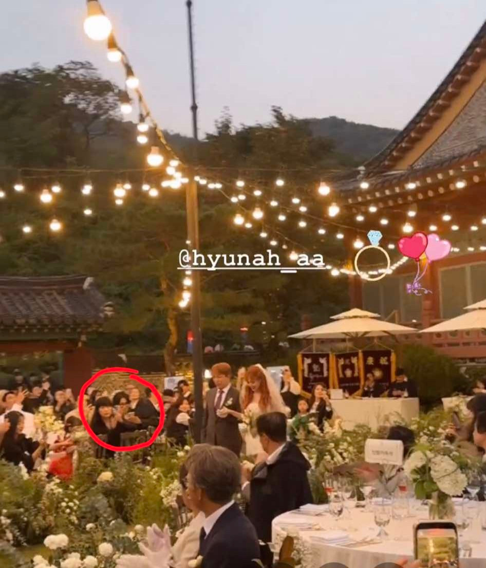 Netizen "soi" được Yunho (DBSK) có mặt tại đám cưới. Netizen "soi" được Yunho (DBSK) có mặt tại đám cưới.