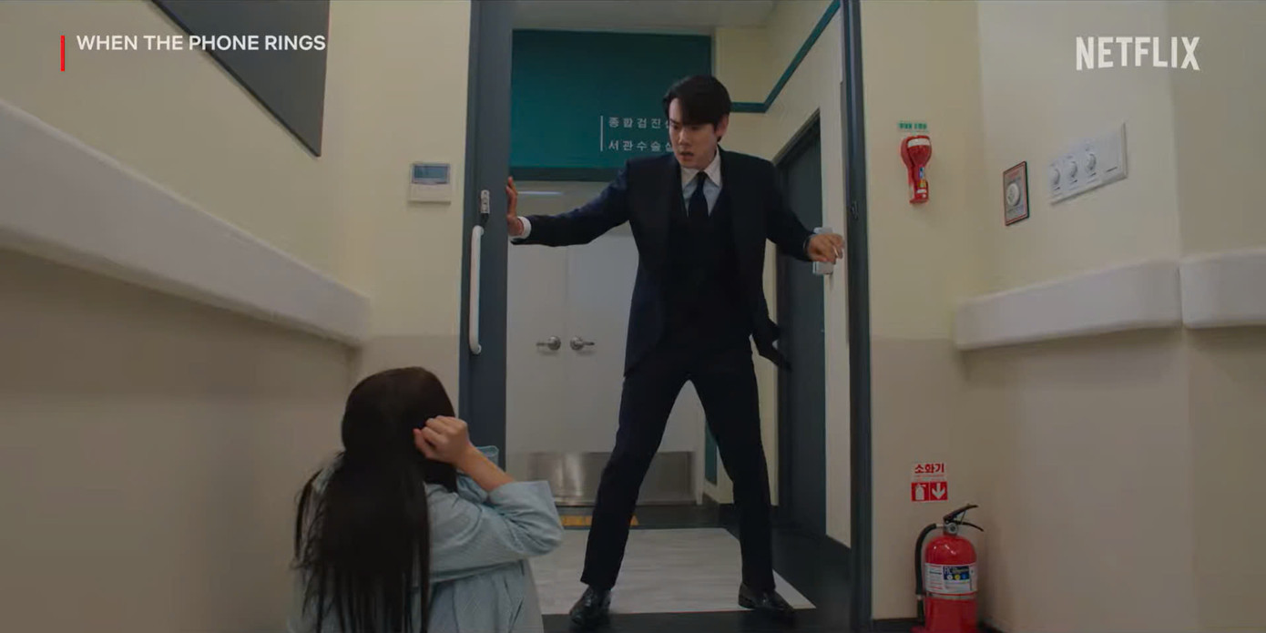 May mắn thay, Sa Eon đã tới trước, bảo vệ Hee Joo khỏi tên bắt cóc.