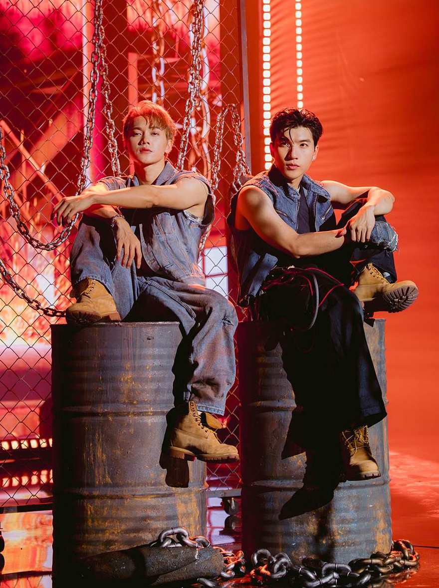 JSOL và HIEUTHUHAI gấp đôi visual trong khung hình của Love Sand. JSOL và HIEUTHUHAI gấp đôi visual trong khung hình của Love Sand.