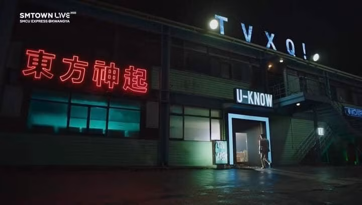 Một phân cảnh trong sân khấu của U-Know (TVXQ!) được người hâm mộ ví như cảnh quay MV. Một phân cảnh trong sân khấu của U-Know (TVXQ!) được người hâm mộ ví như cảnh quay MV.