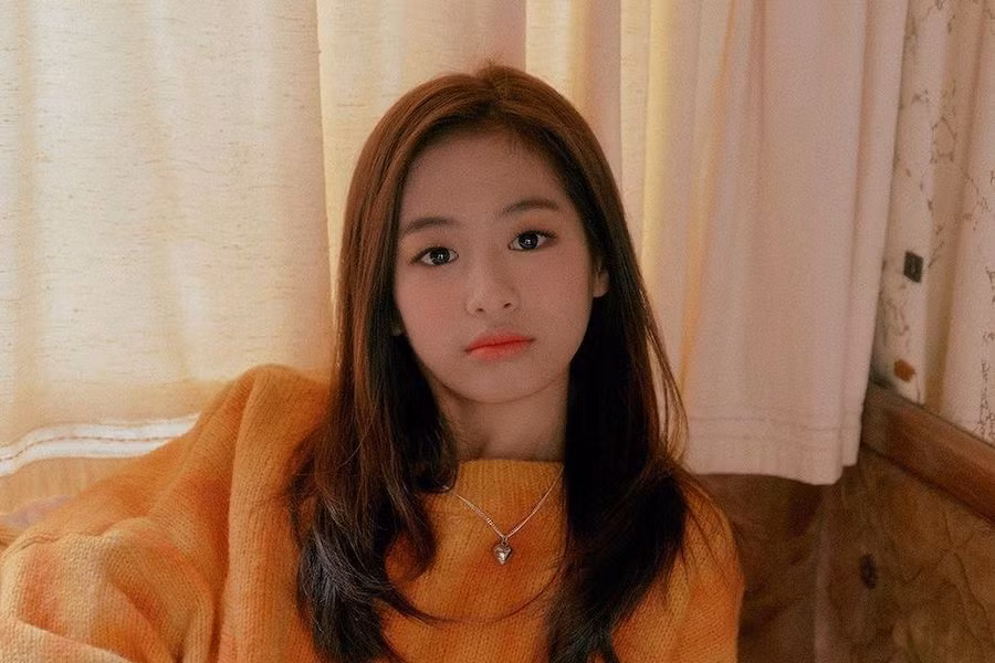 Ahyeon từng được coi là thành viên "kế nhiệm Jennie" nhờ tài năng và nhan sắc nổi bật. Ahyeon từng được coi là thành viên "kế nhiệm Jennie" nhờ tài năng và nhan sắc nổi bật.