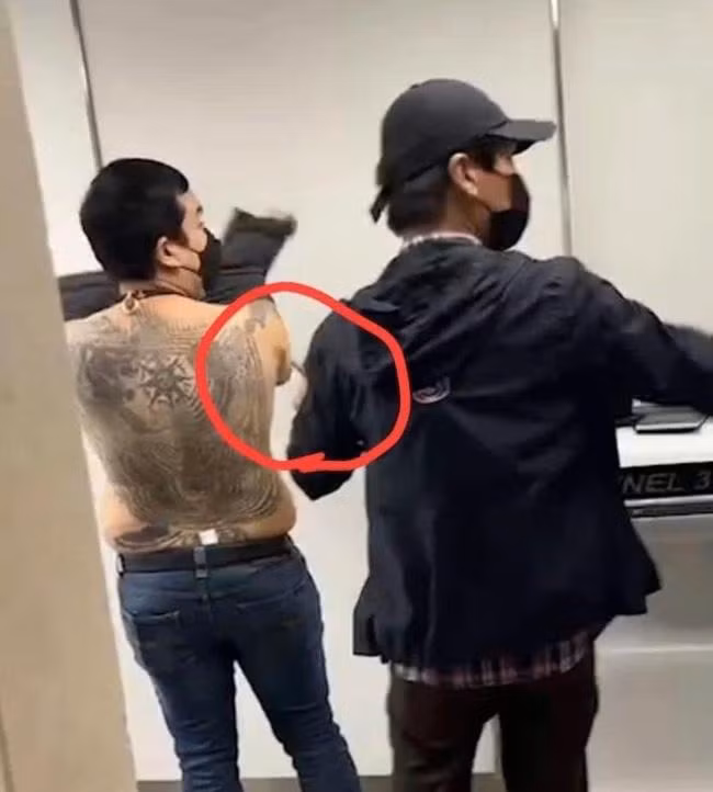 Vết thương sau lưng của Job. - Ảnh: @samcupz