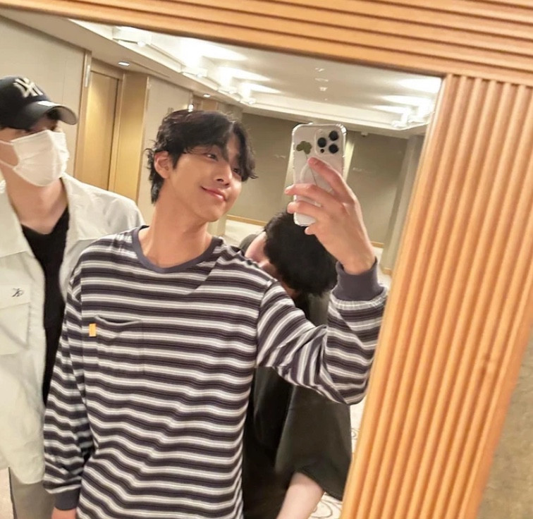 Nhiều fan bắt gặp Hyo Seop cùng Rowoon (SF9) và hội bạn thân đi chơi chung tại Nhật Bản. Nhiều fan bắt gặp Hyo Seop cùng Rowoon (SF9) và hội bạn thân đi chơi chung tại Nhật Bản.