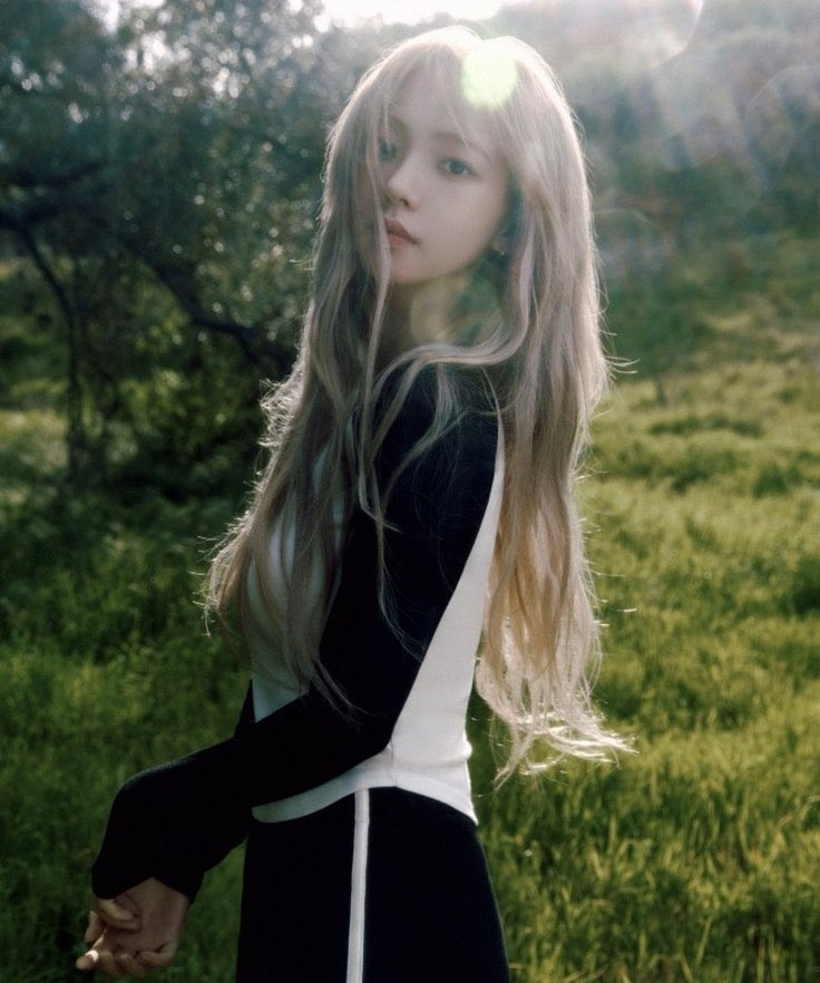 Nhan sắc của các nữ thần tượng thăng hạng trông thấy trong Welcome To MY World. Nhan sắc của các nữ thần tượng thăng hạng trông thấy trong Welcome To MY World.