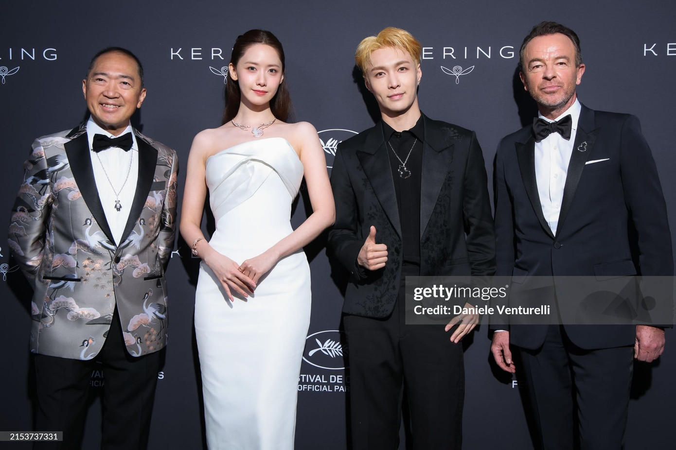 Hai đại sứ QEELIN khung hình. Hai đại sứ QEELIN khung hình.