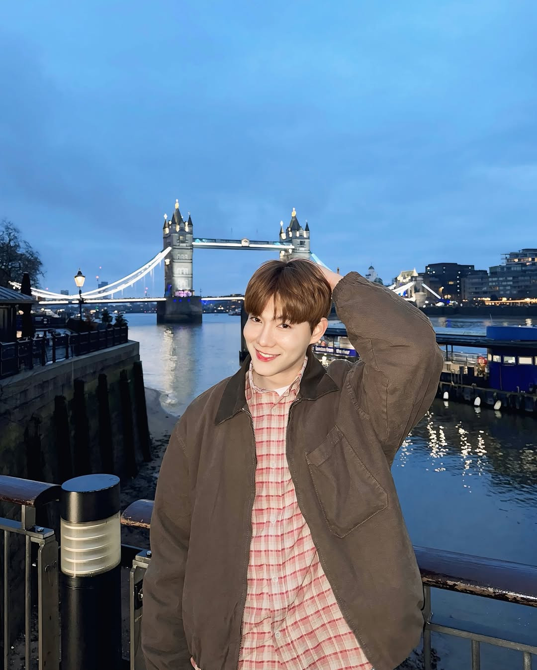 Góc ảnh giống hệt nhau trong bài đăng của Newyear và anh chàng người Ukraine chia sẻ.