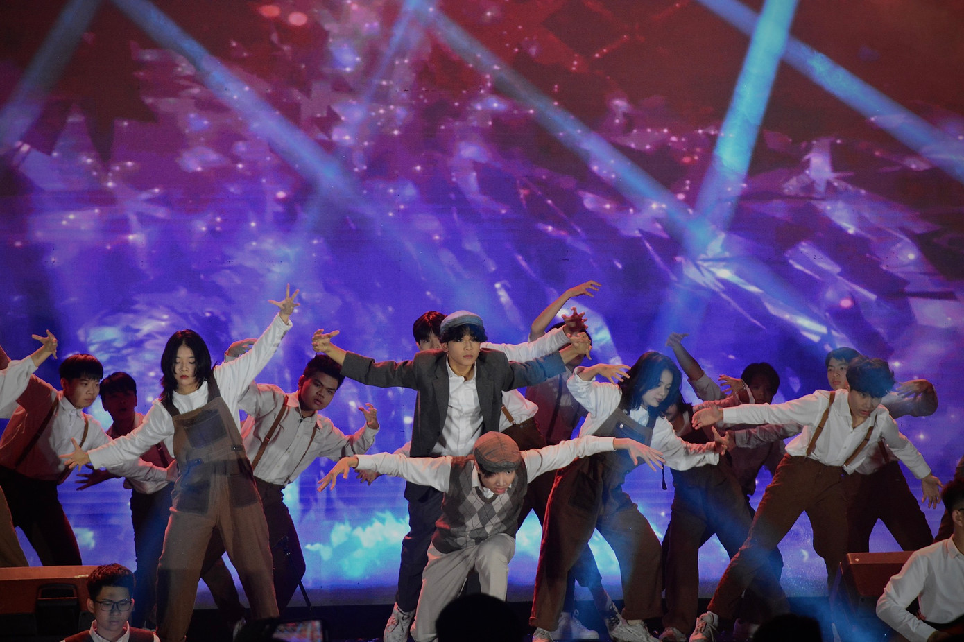 Nguồn ảnh: Fanpage THPT chuyên Hà Nội - Amsterdam, Ams Media, Hanoi - Amsterdam Model UN Association - HMA. Nguồn ảnh: Fanpage THPT chuyên Hà Nội - Amsterdam, Ams Media, Hanoi - Amsterdam Model UN Association - HMA.