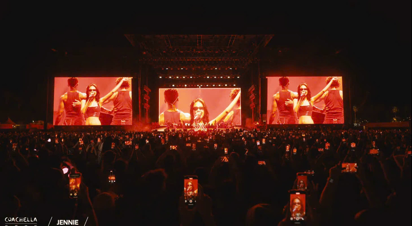 Địa điểm biểu diễn của Jennie ở khu nhỏ hơn. Địa điểm biểu diễn của Jennie ở khu nhỏ hơn.