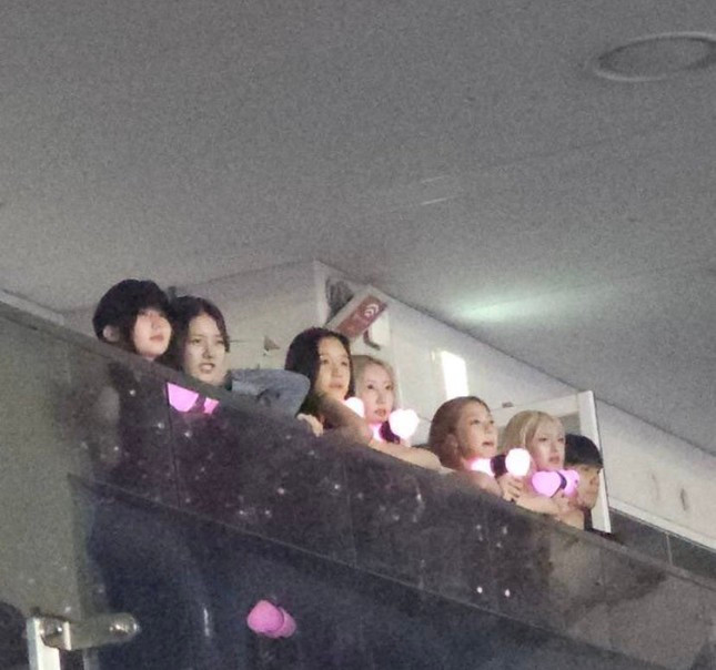 Trừ Ahyeon, các thành viên của nhóm nữ mới nhà YG đều đến xem concert kết tour của BLACKPINK. Trừ Ahyeon, các thành viên của nhóm nữ mới nhà YG đều đến xem concert kết tour của BLACKPINK.