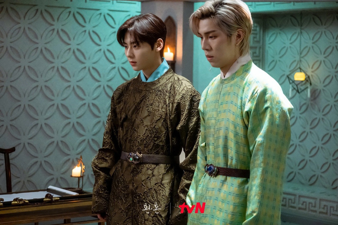 Hwang Min Hyun và Yoo In Soo từng thể hiện khả năng diễn xuất "đỉnh nóc" trong Hoàn Hồn. Hwang Min Hyun và Yoo In Soo từng thể hiện khả năng diễn xuất "đỉnh nóc" trong Hoàn Hồn.