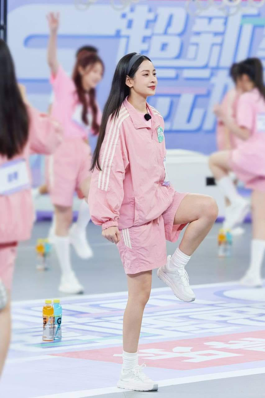 Chi Pu đã thắng ở vòng đầu tiên của thử thách phản xạ bắt chai. Chi Pu đã thắng ở vòng đầu tiên của thử thách phản xạ bắt chai.