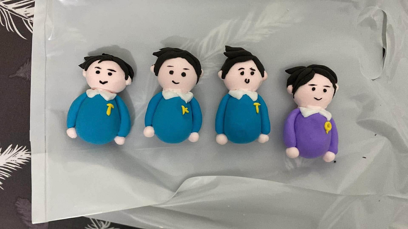 Chibi là lựa chọn ghi dấu ấn "hết nước chấm" với 4 "nam thần của lớp" vì đã "chịu đựng" những ngày tháng “khó dỗ dành” của nhau. Ảnh: Bình Minh Chibi là lựa chọn ghi dấu ấn "hết nước chấm" với 4 "nam thần của lớp" vì đã "chịu đựng" những ngày tháng “khó dỗ dành” của nhau. Ảnh: Bình Minh