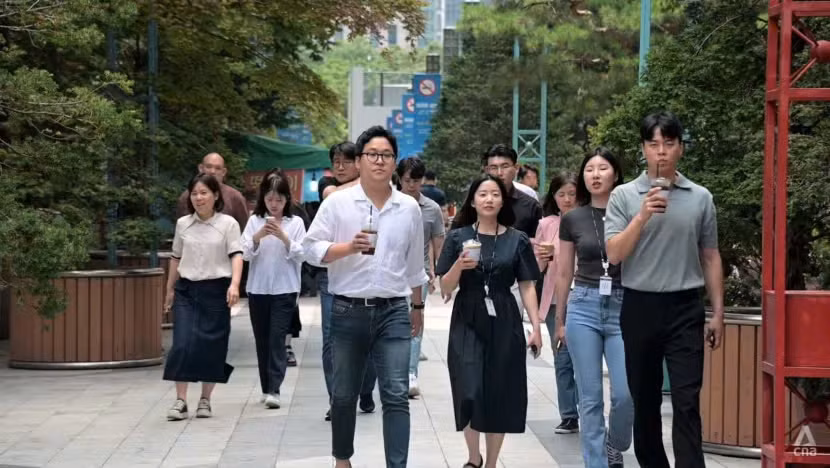 Vì áp lực cuộc sống, ngày càng có nhiều người trẻ tại Hàn Quốc lựa chọn sống độc thân. (Ảnh: CNA).