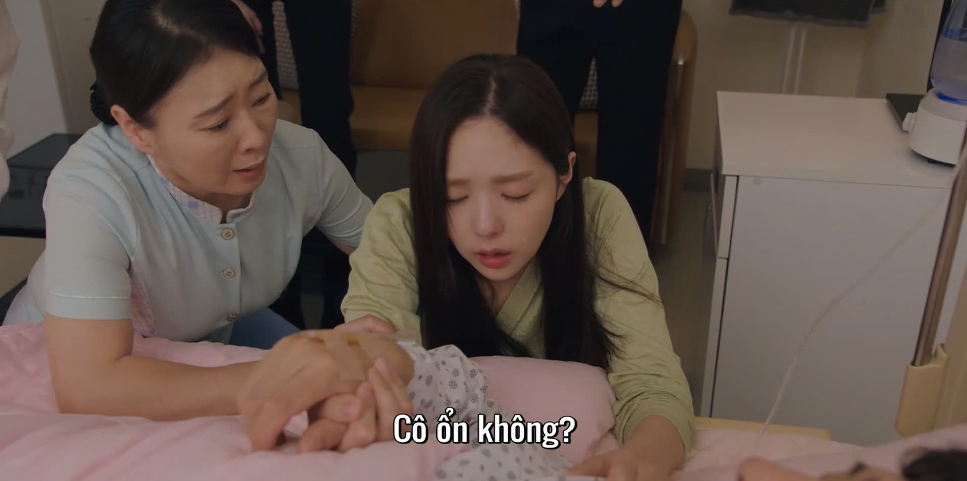 Cô lo lắng tới mức suýt ngất tại bệnh viện. Cô lo lắng tới mức suýt ngất tại bệnh viện.