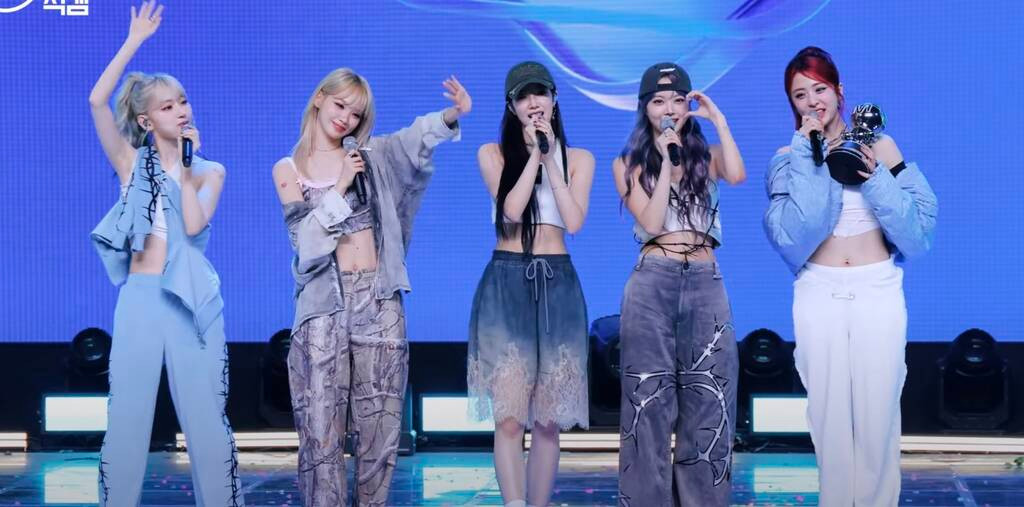 Sau loạt encore thảm hoạ, dân tình dần trở nên ngán ngẩm với giọng hát của 5 cô gái, đặc biệt Yunjin nhận nhiều chỉ trích hơn cả do cô từng sở hữu chất giọng và kỹ năng thanh nhạc tốt.