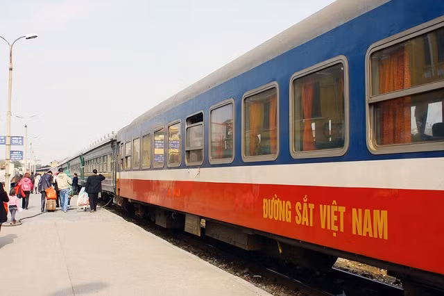 Các chuyến tàu vận chuyển hàng hóa cứu trợ miễn phí của Tổng công ty Đường sắt Việt Nam bắt đầu xuất phát từ ngày 11/9. Các chuyến tàu vận chuyển hàng hóa cứu trợ miễn phí của Tổng công ty Đường sắt Việt Nam bắt đầu xuất phát từ ngày 11/9.