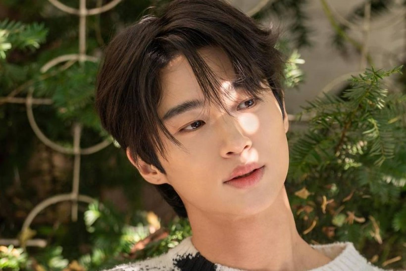Không để tin đồn lan rộng, phía Byeon Woo Seok nhanh chóng phủ nhận chuyện hẹn hò để trấn an người hâm mộ. Không để tin đồn lan rộng, phía Byeon Woo Seok nhanh chóng phủ nhận chuyện hẹn hò để trấn an người hâm mộ.