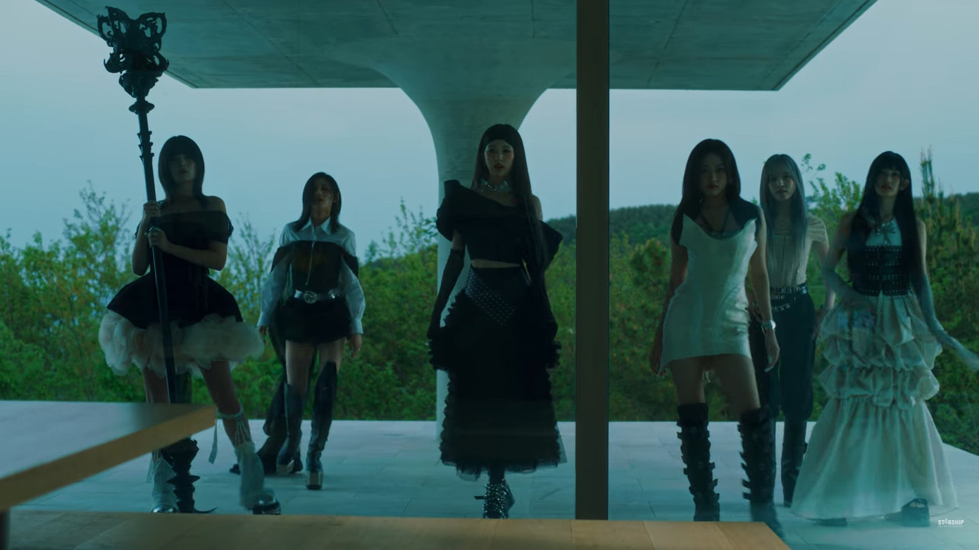 Kể cả phong cách phù thủy đầy tăm tối cũng thể hiện sức hút khó cưỡng cho các thành viên. Kể cả phong cách phù thủy đầy tăm tối cũng thể hiện sức hút khó cưỡng cho các thành viên.