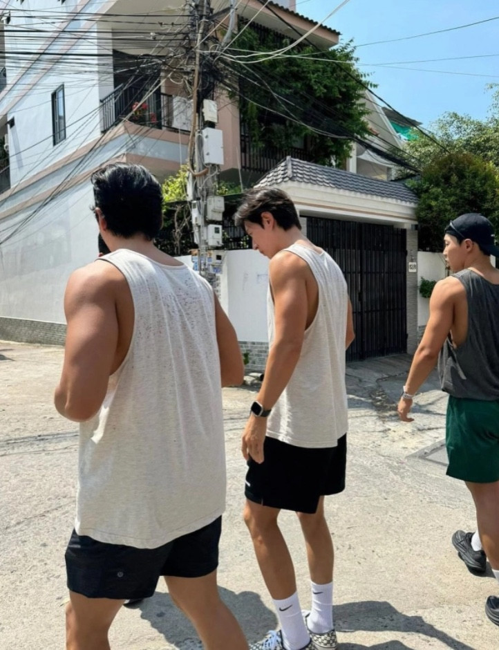 Vóc dáng cân đối với cơ bắp săn chắc của Hae Jin ở tuổi 41. Vóc dáng cân đối với cơ bắp săn chắc của Hae Jin ở tuổi 41.