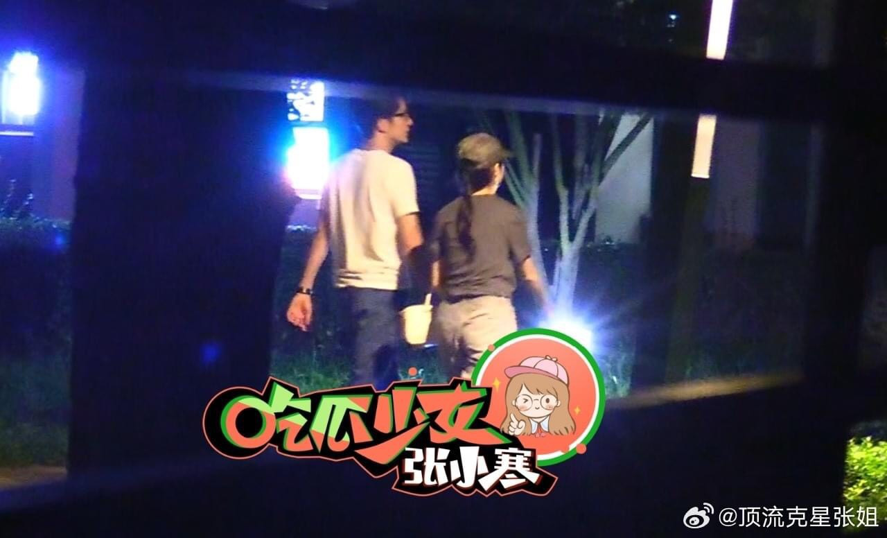 Loạt ảnh hẹn hò của cặp đôi Trương Tân Thành - Lý Lan Địch khiến fan đứng ngồi không yên. Loạt ảnh hẹn hò của cặp đôi Trương Tân Thành - Lý Lan Địch khiến fan đứng ngồi không yên.