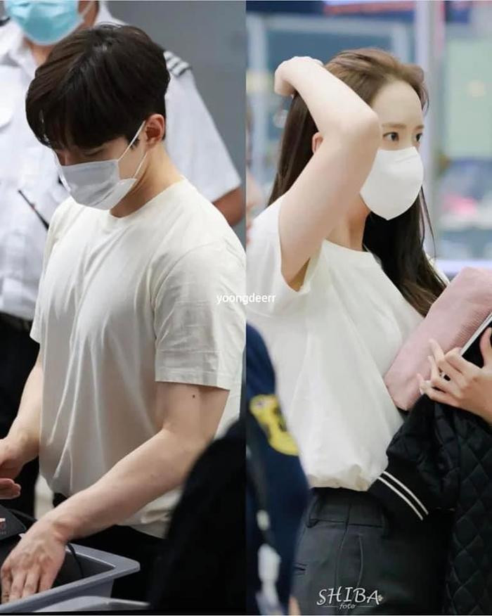 Hồi tháng 2 năm nay, Junho - Yoona cũng từng khiến fan &quot;bán tín bán nghi&quot; khi diện đồ giống nhau tại sân bay. Nhưng không có nhiều người cho rằng cả hai đang hẹn hò, vì outfit 2 người mặc là đồ đơn giản và dễ thấy trong tủ đồ nhiều người.