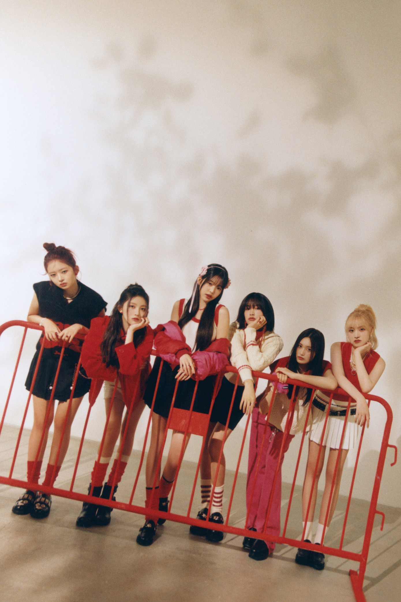 Vốn sở hữu liên hoàn hit kể từ ngày ra mắt, lại nắm trong tay nhiều chứng nhận PAK, CAK (đứng đầu toàn hệ thống iChart), thành tích nhạc số của IVE lần này có phần thụt lùi hơn trước. Vốn sở hữu liên hoàn hit kể từ ngày ra mắt, lại nắm trong tay nhiều chứng nhận PAK, CAK (đứng đầu toàn hệ thống iChart), thành tích nhạc số của IVE lần này có phần thụt lùi hơn trước.