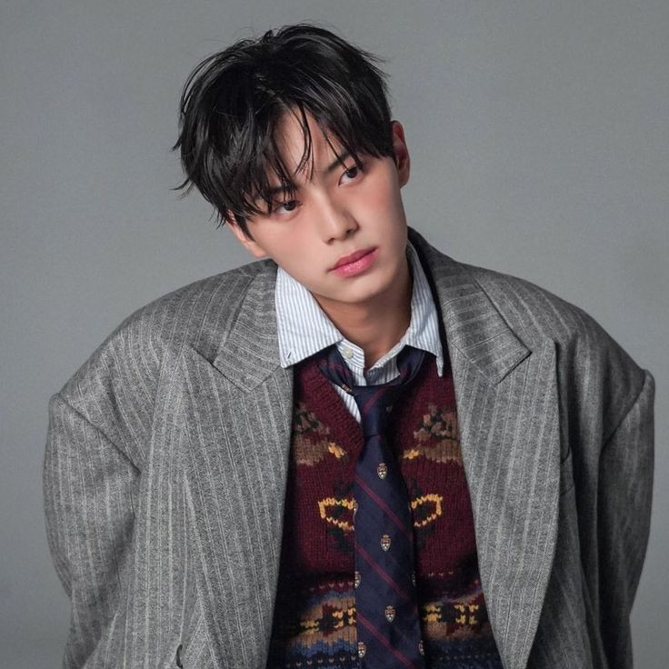 Nam diễn viên ghi dấu ấn với gương mặt điển trai, chiều cao và sắc vóc ấn tượng.