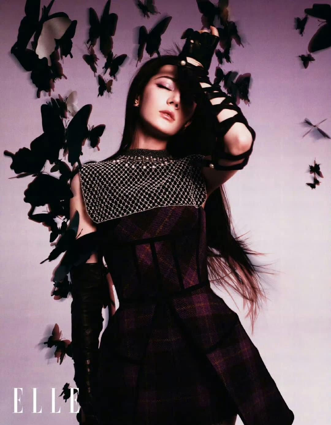 Địch Lệ Nhiệt Ba "ghi điểm" với sắc vóc, thần thái đậm chất điện ảnh.