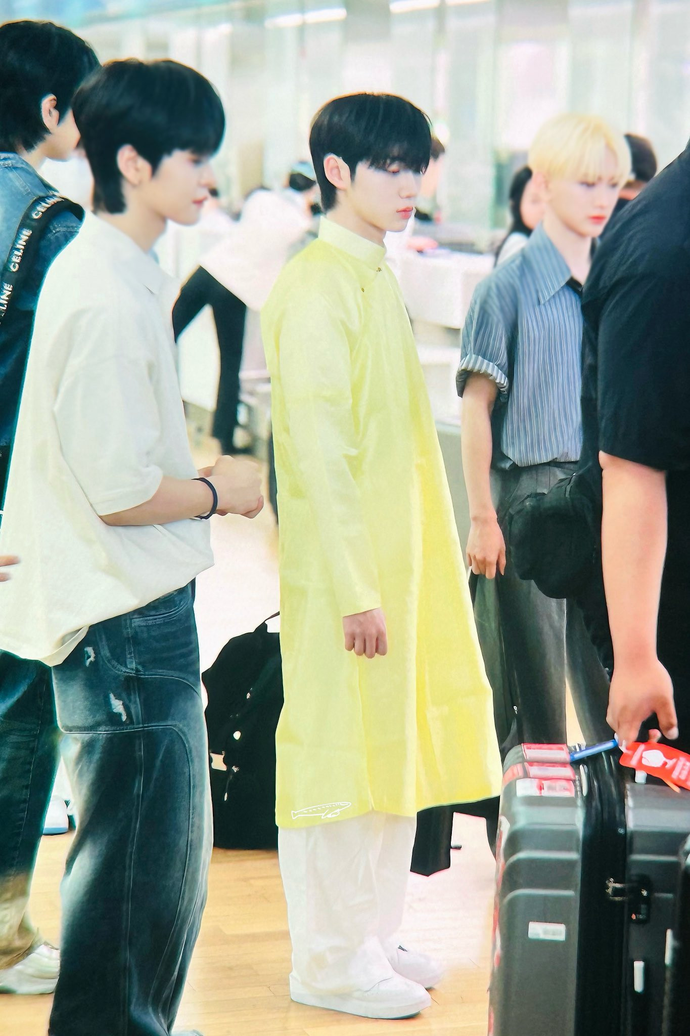 Những hình ảnh tại sân bay của TEMPEST đang được tích cực lan truyền. Những hình ảnh tại sân bay của TEMPEST đang được tích cực lan truyền.