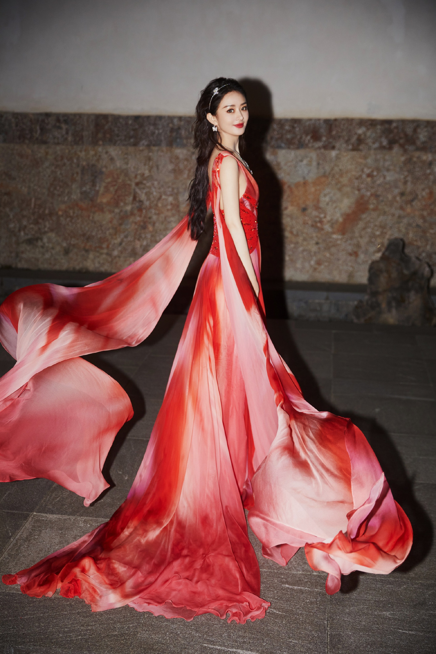 Tạo hình của Triệu Lệ Dĩnh tại sự kiện. Tạo hình của Triệu Lệ Dĩnh tại sự kiện.