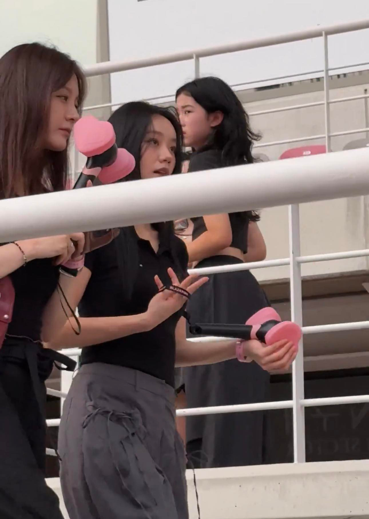 Cam thường không giấu được vẻ năng động, tươi tắn, xinh đẹp của các mỹ nhân xứ Hàn.