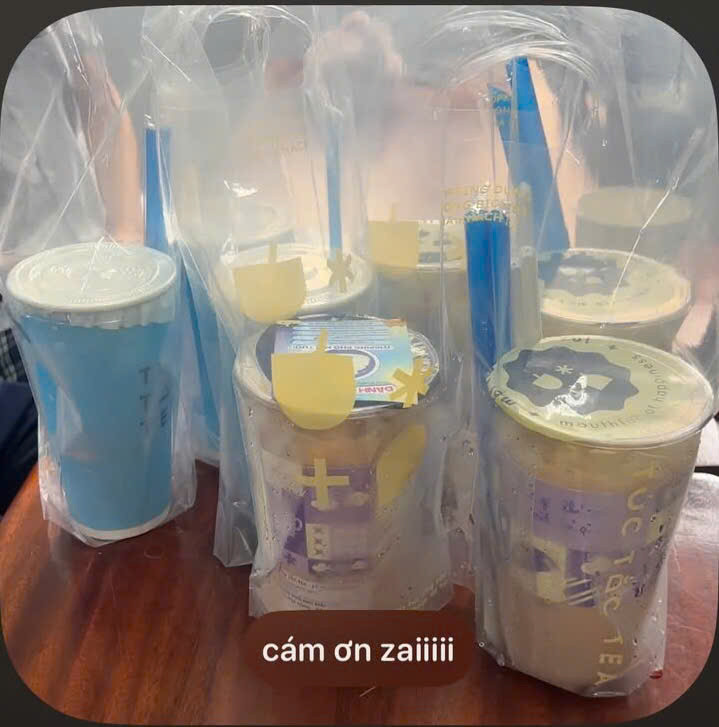 Đáp lại tình cảm "mận keo" đó, các bạn nữ của lớp 12C2 tranh thủ "thả" vào Locket để flex với chúng bạn. - Ảnh: Thanh Hương Đáp lại tình cảm "mận keo" đó, các bạn nữ của lớp 12C2 tranh thủ "thả" vào Locket để flex với chúng bạn. - Ảnh: Thanh Hương