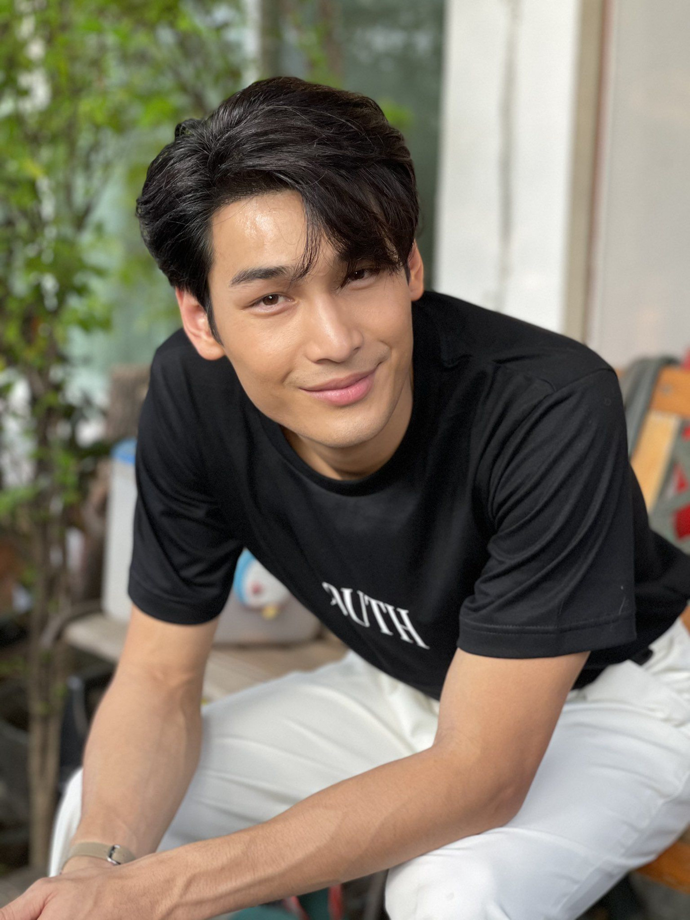 Apo được ưa thích với nụ cười tỏa nắng và vai diễn Porsche, chàng sinh viên từng là cựu vô địch Taekwondo. Apo được ưa thích với nụ cười tỏa nắng và vai diễn Porsche, chàng sinh viên từng là cựu vô địch Taekwondo.