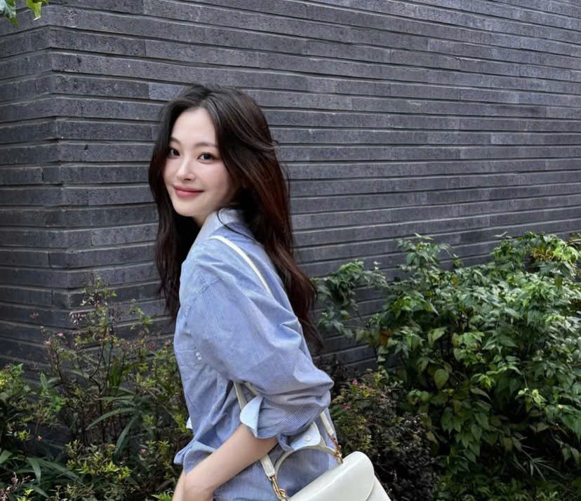 Phong cách thời trang đa dạng của nữ diễn viên.