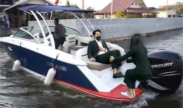 Cư dân mạng đã mô phỏng tại tư thế khó hiểu này.