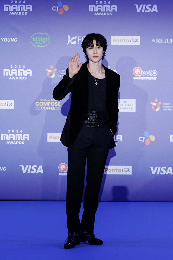 Không còn là "cậu em ngốc" trong Queen of Tears, Kwak Dong Yeon hóa nam thần khi xuất hiện tại "thảm xanh" MAMA 2024. Không còn là "cậu em ngốc" trong Queen of Tears, Kwak Dong Yeon hóa nam thần khi xuất hiện tại "thảm xanh" MAMA 2024.