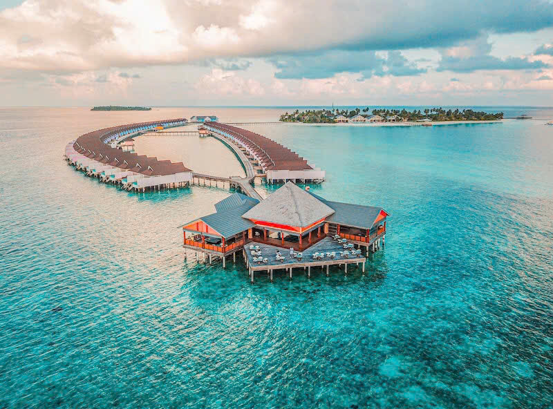 Là quốc đảo nhỏ nhất châu Á, thuộc một phần của Ấn Độ Dương, Maldives thu hút con người tại các vùng đất trên thế giới đến thưởng thức và "bồ kết" ngay từ cái nhìn đầu tiên. Là quốc đảo nhỏ nhất châu Á, thuộc một phần của Ấn Độ Dương, Maldives thu hút con người tại các vùng đất trên thế giới đến thưởng thức và "bồ kết" ngay từ cái nhìn đầu tiên.
