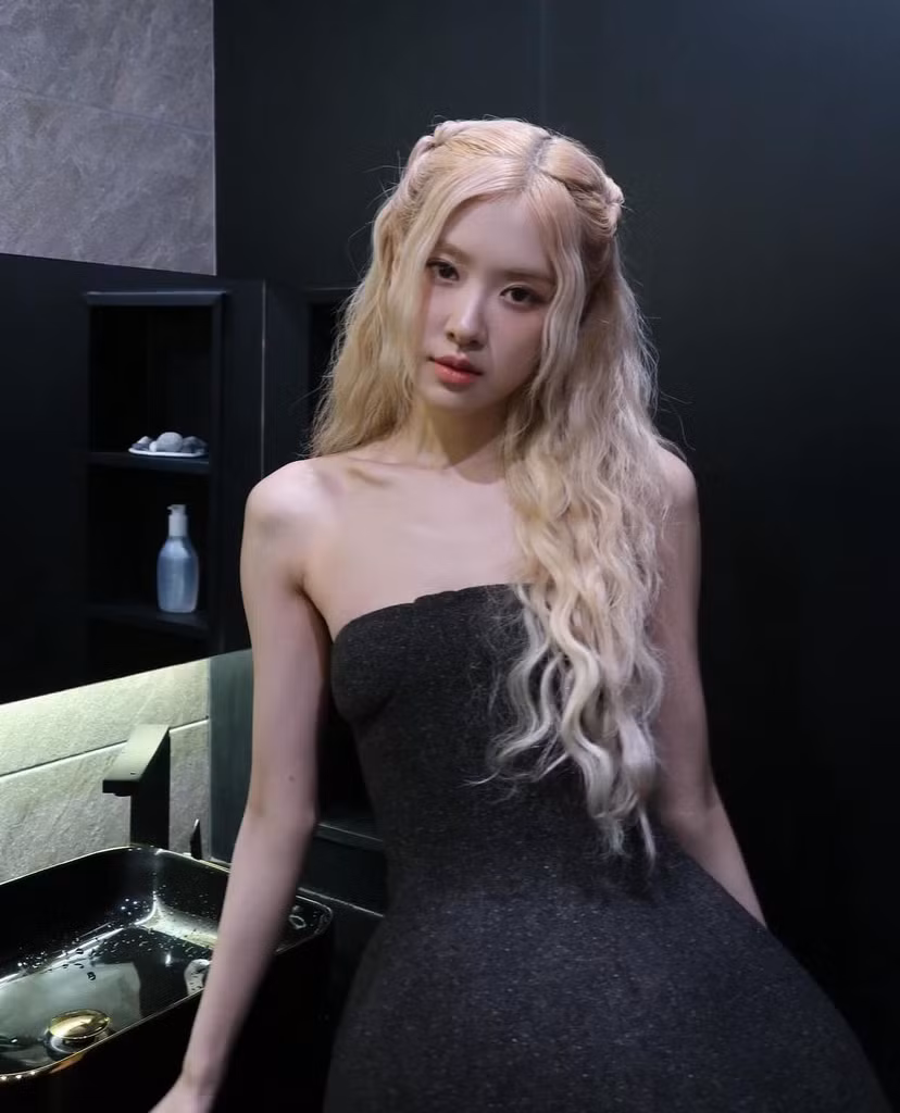Ngoại hình của giọng ca chính nhóm BLACKPINK ngày càng lên hương sau khi rời YG.