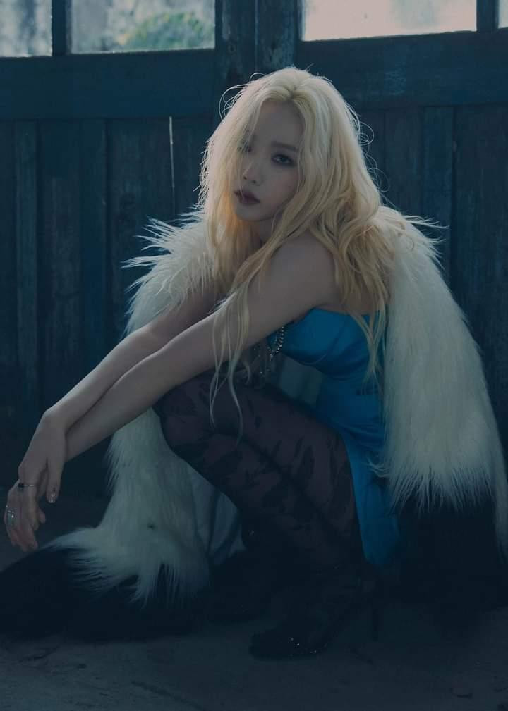 Tạo hình đầy ma mị và quyến rũ của Taeyeon trong album mới. Tạo hình đầy ma mị và quyến rũ của Taeyeon trong album mới.