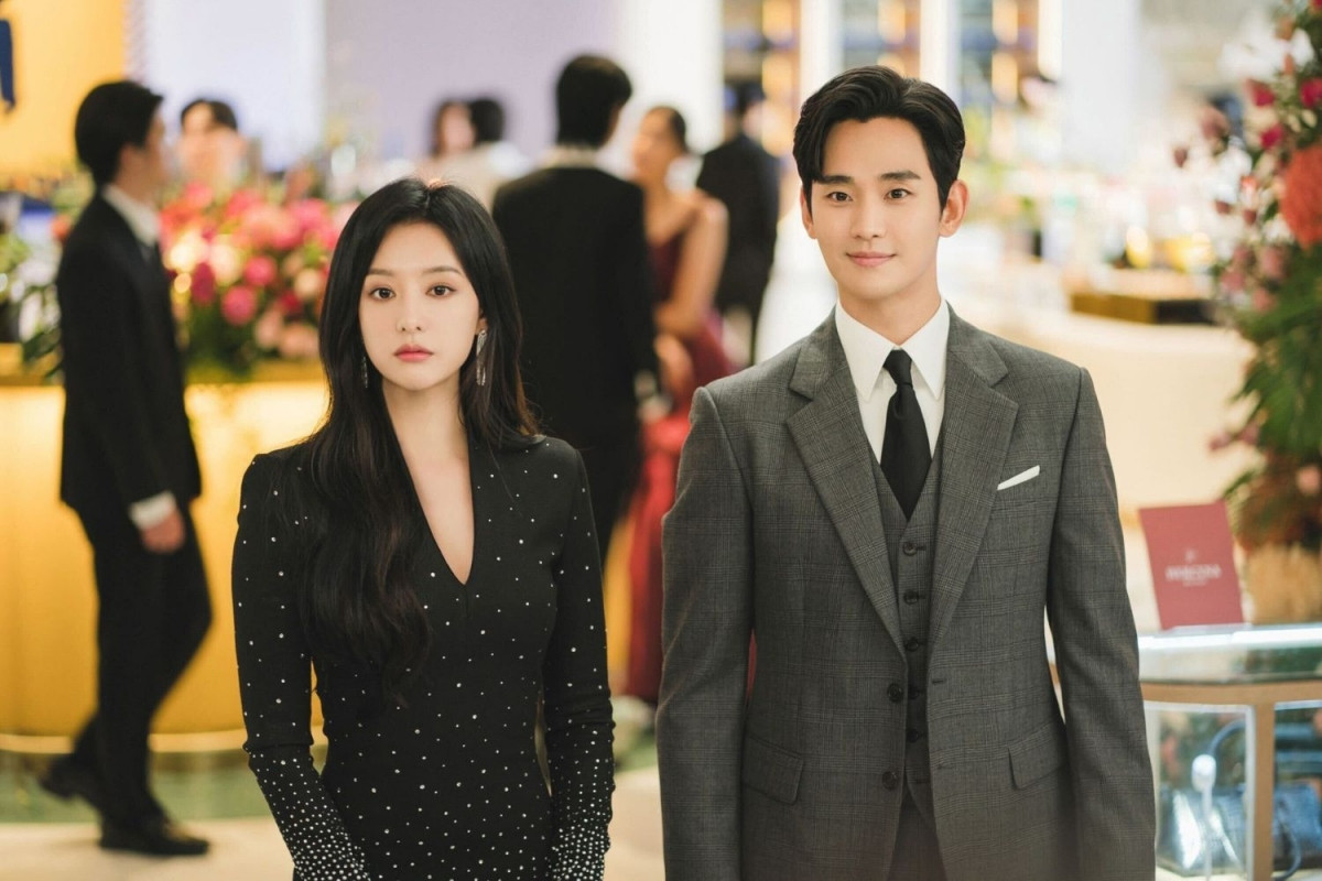 Kim Soo Hyun và Kim Ji Won đẹp đôi và được nhiều khán giả kỳ vọng sẽ viết nên chuyện tình đẹp như Son Ye Jin và Hyun Bin. Kim Soo Hyun và Kim Ji Won đẹp đôi và được nhiều khán giả kỳ vọng sẽ viết nên chuyện tình đẹp như Son Ye Jin và Hyun Bin.